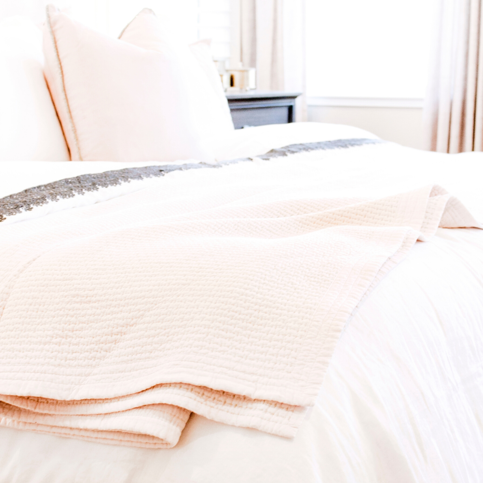 4 Big Reasons You Need a Clutter-Free Bedroom