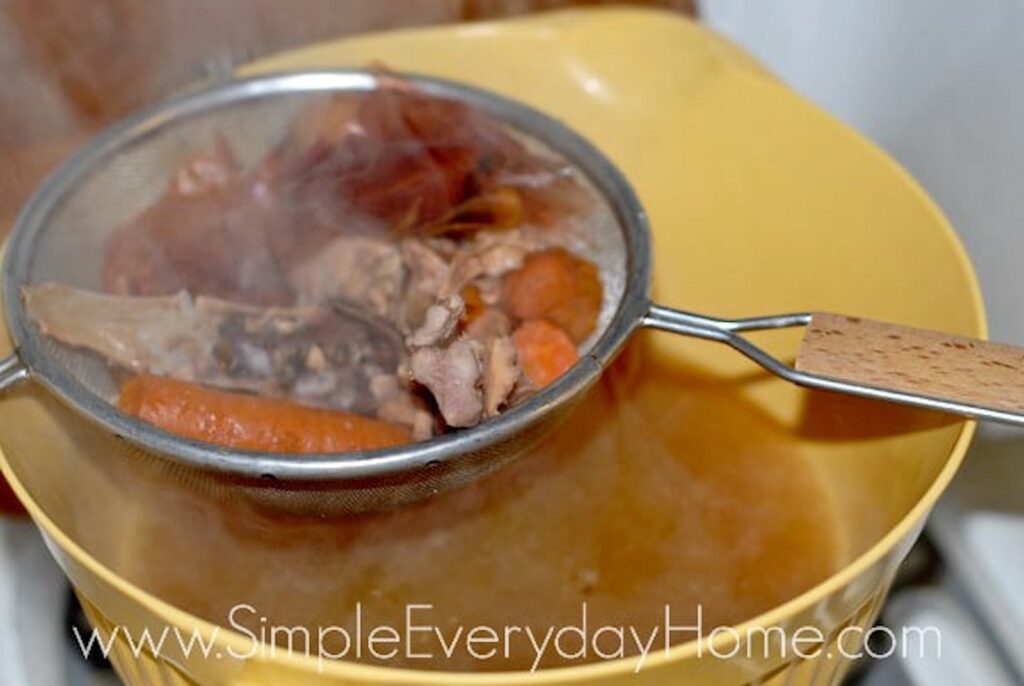 https://simpleeverydayhome.com/wp-content/uploads/2020/05/homemade-chicken-stock-strain-1024x686.jpg